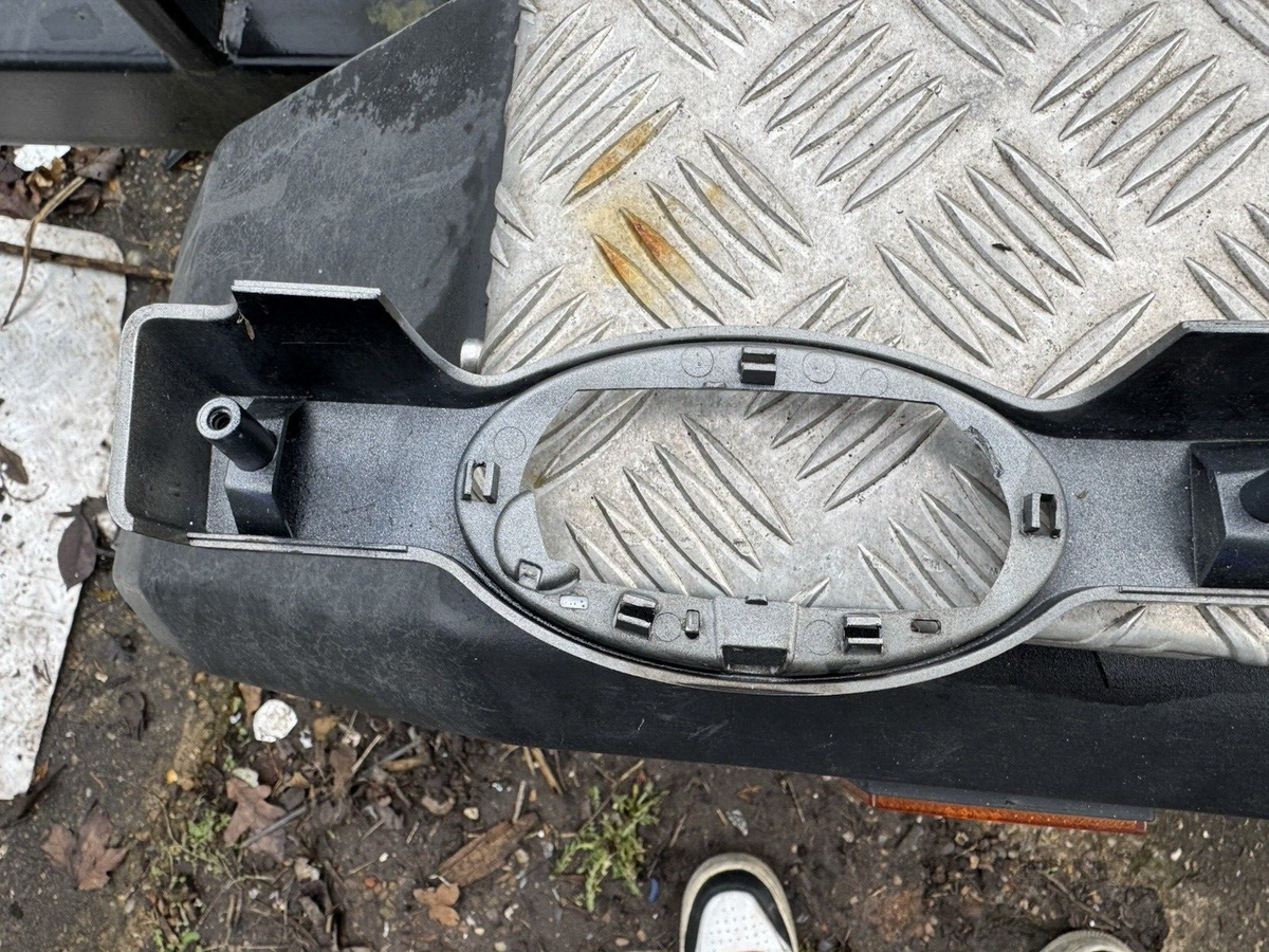 LAND ROVER DISCOVERY 5 FRONT GRILL TRIM L8B2-8L001-A L8B2-8L001-B REF J83U-48