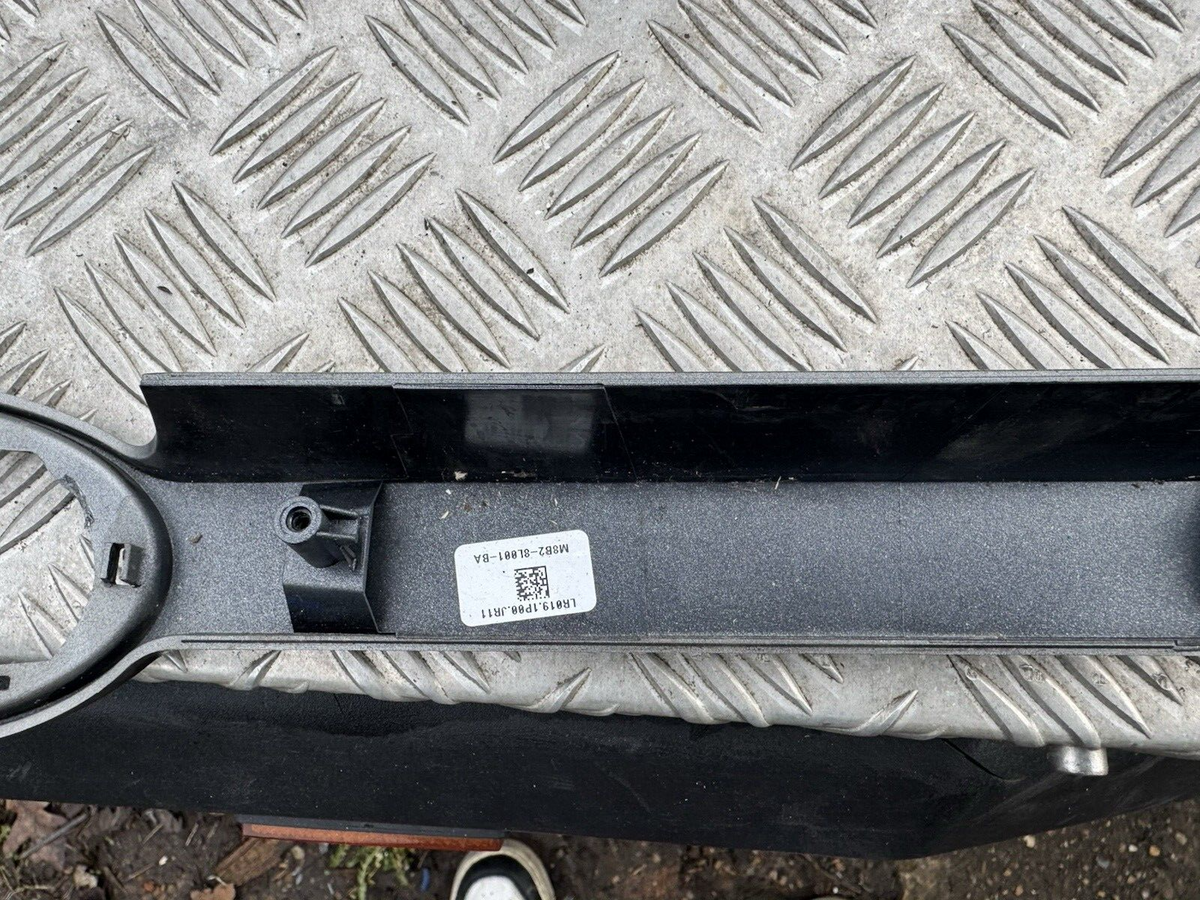 LAND ROVER DISCOVERY 5 FRONT GRILL TRIM L8B2-8L001-A L8B2-8L001-B REF J83U-48