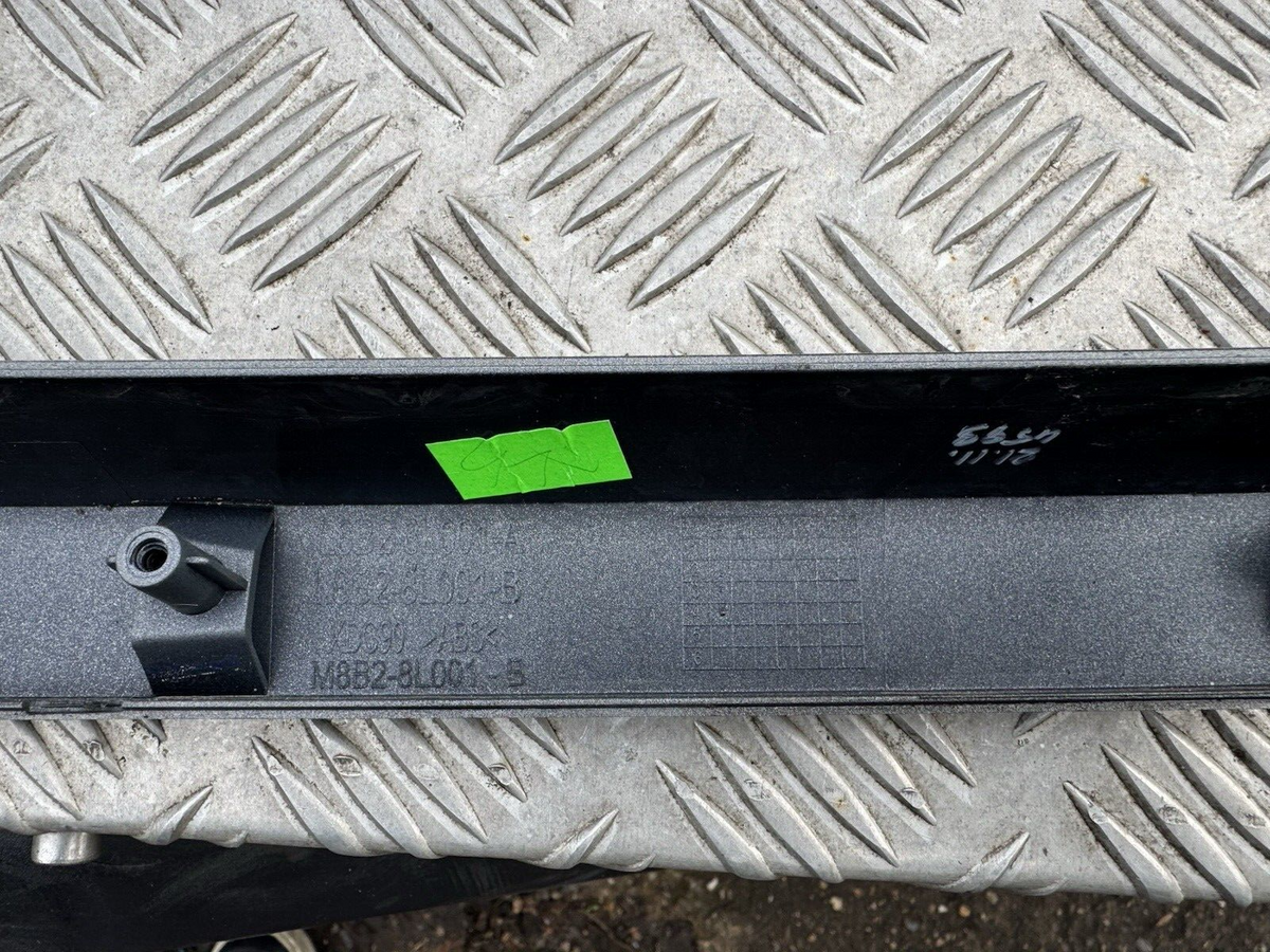 LAND ROVER DISCOVERY 5 FRONT GRILL TRIM L8B2-8L001-A L8B2-8L001-B REF J83U-48