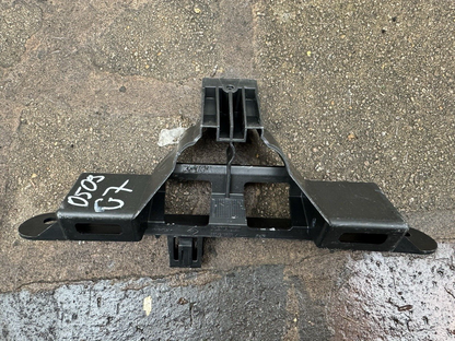 Renault Twingo III dudukan tengah belakang untuk bumper 850421565R