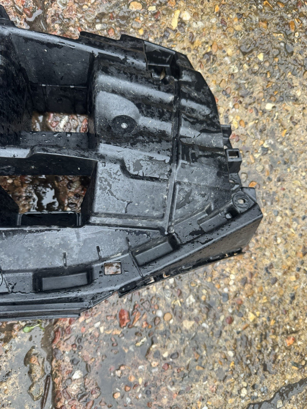 2024on แผ่นปิดท้าย Audi Q6 E tron - Audi (85H-807-233)