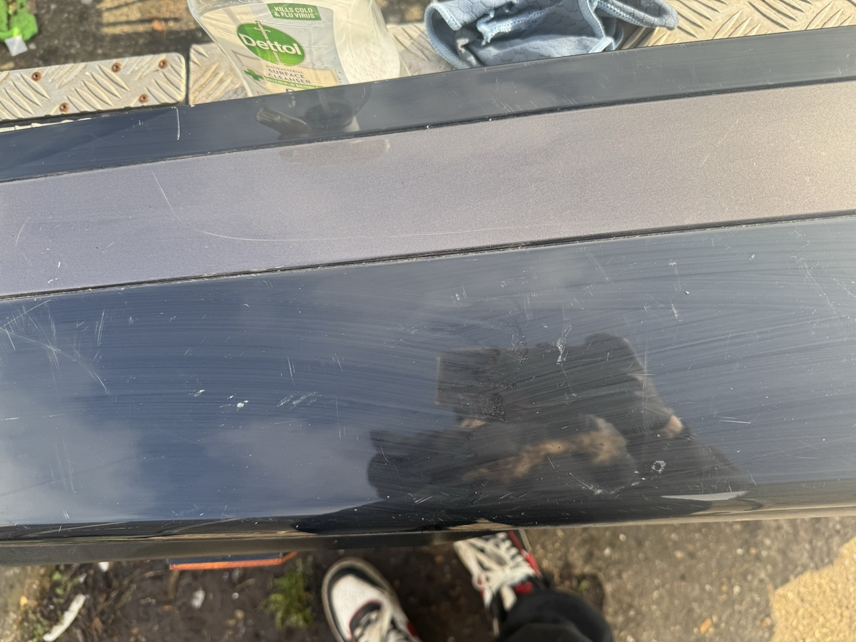 LR RANGE ROVER VELAR L560 Front Left Door Lower Molding J8A2-21065-BBW 2018