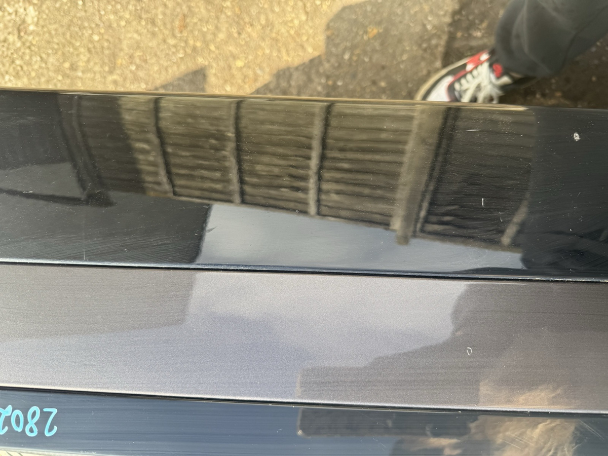 LR RANGE ROVER VELAR L560 Front Left Door Lower Molding J8A2-21065-BBW 2018