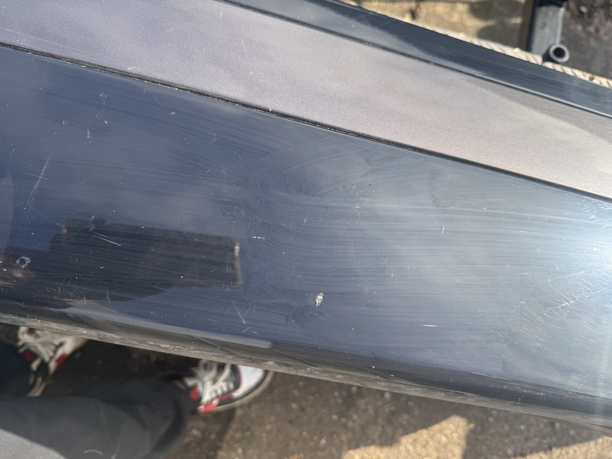 LR RANGE ROVER VELAR L560 Front Left Door Lower Molding J8A2-21065-BBW 2018