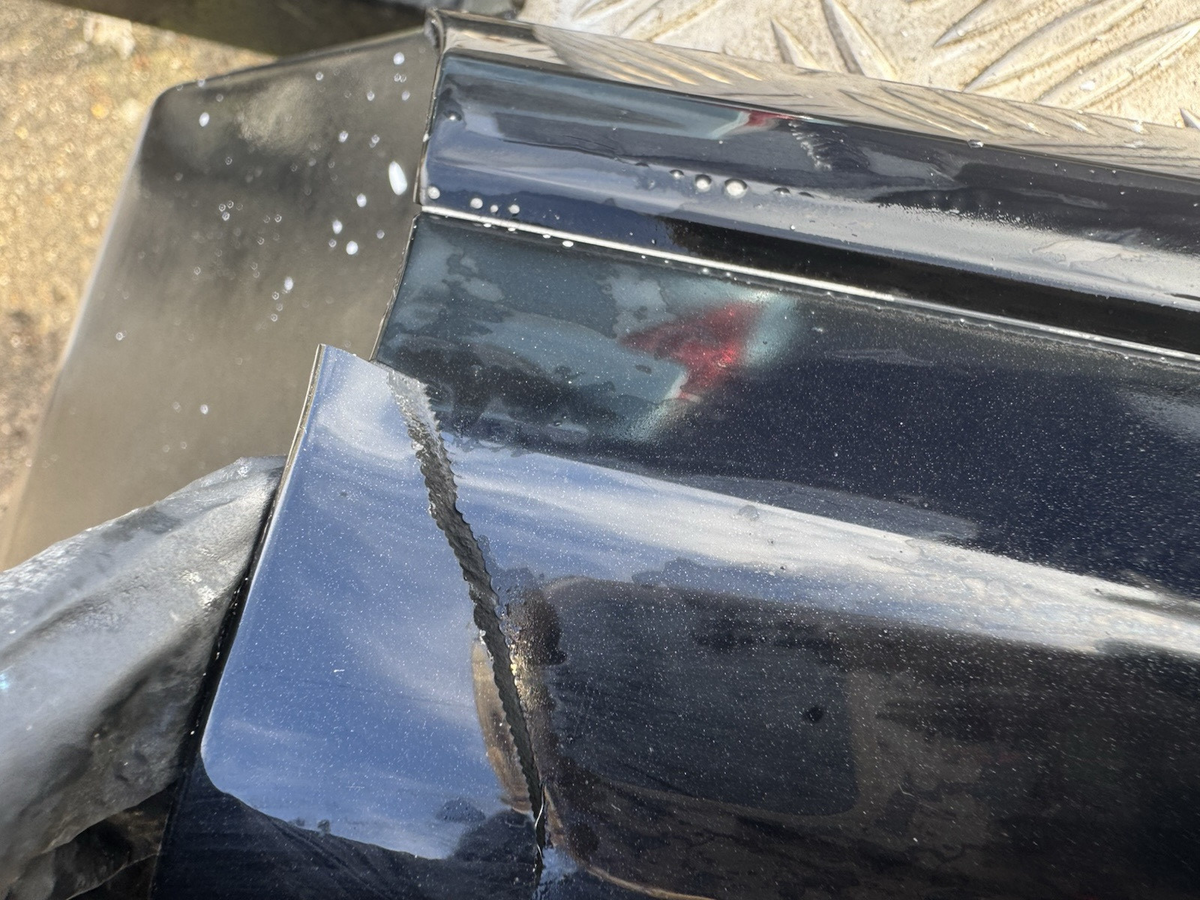 cracked ! FORD PUMA Front Right Door Lower Molding L1TB-S20306-C 1.0 2023