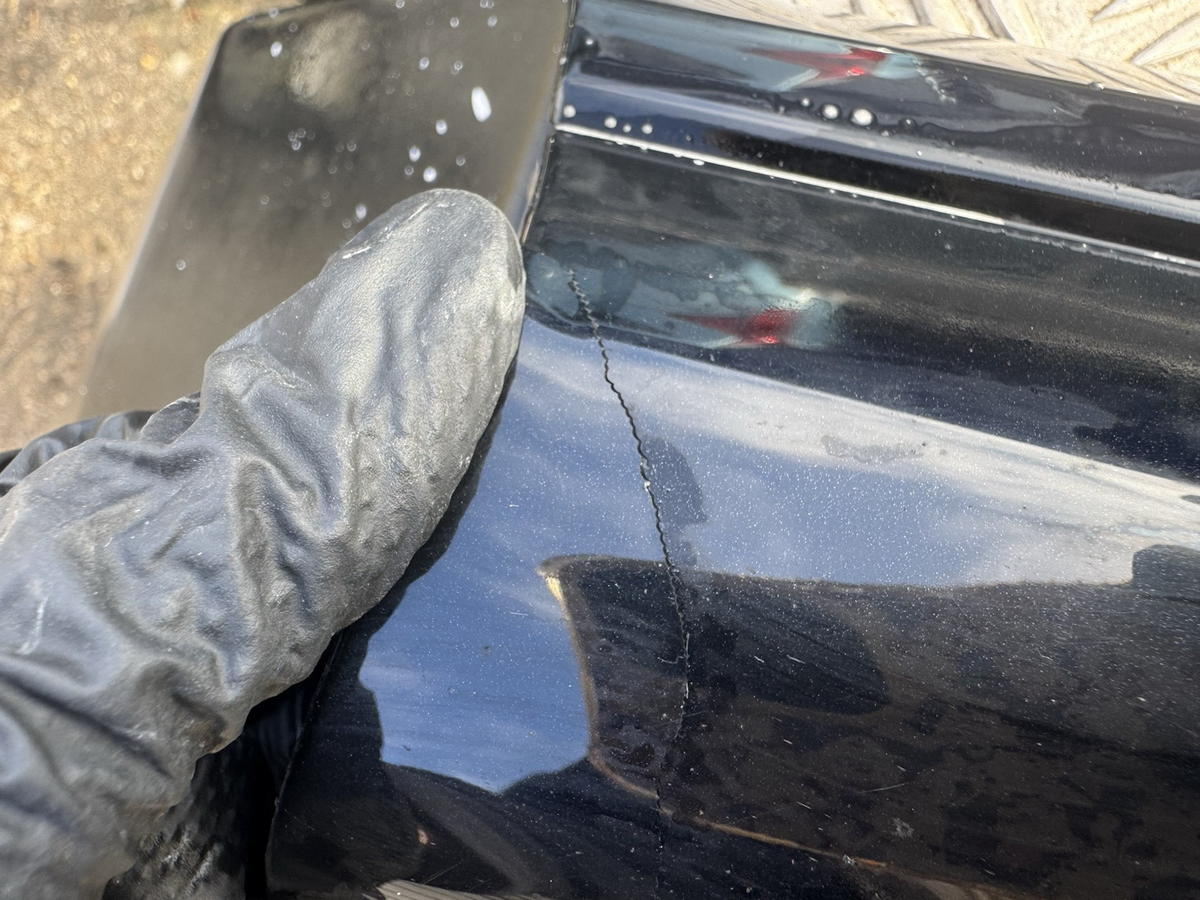 cracked ! FORD PUMA Front Right Door Lower Molding L1TB-S20306-C 1.0 2023