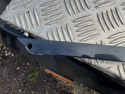 LR RR VELAR L560 Front Left Door Top Strip J8A2-208A97-AE 2018 27525152