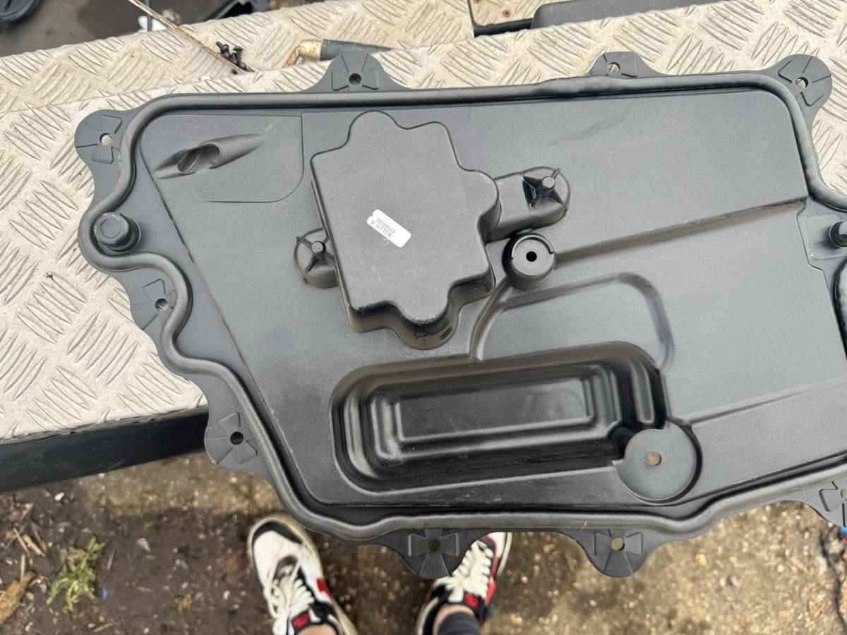 RANGE ROVER VELAR DRIVERS SIDE REAR DOOR PANEL J8A224766A 2019