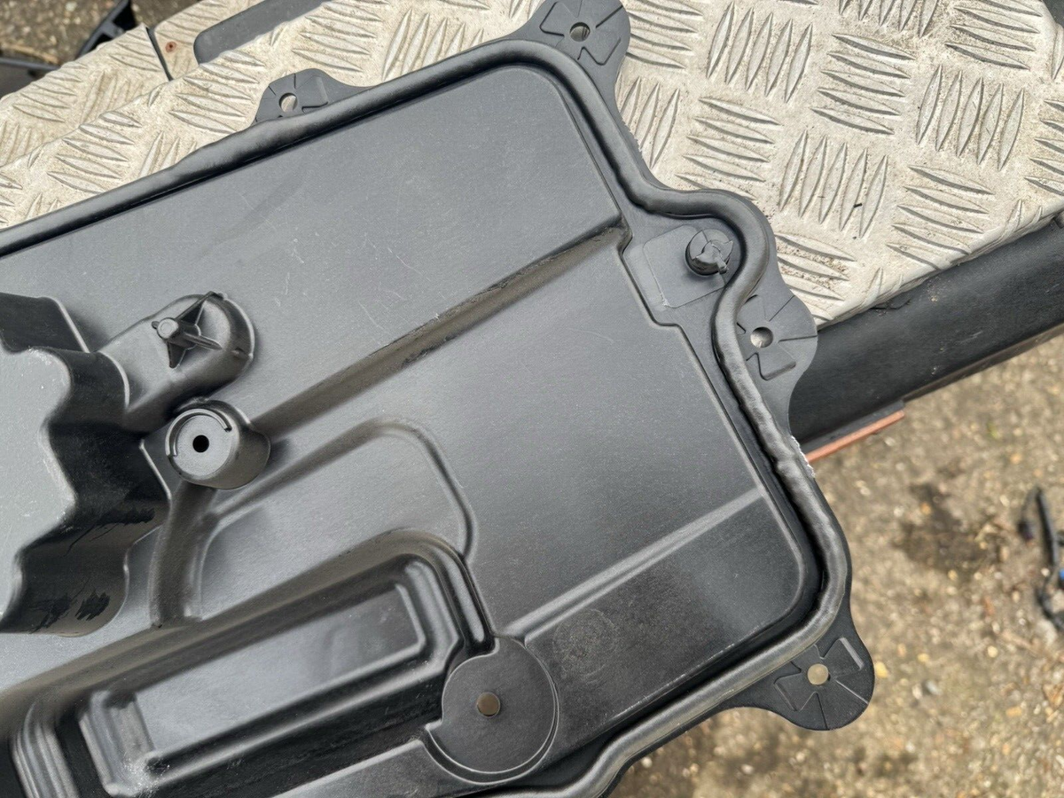 RANGE ROVER VELAR DRIVERS SIDE REAR DOOR PANEL J8A224766A 2019