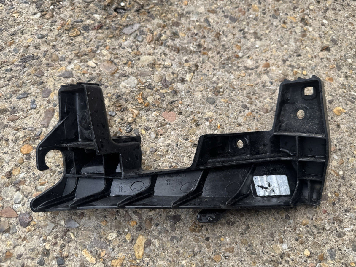 KIA SPORTAGE QL 1.7 CRDi Front Right Bumper Bracket Holder 86552-F1000 2016