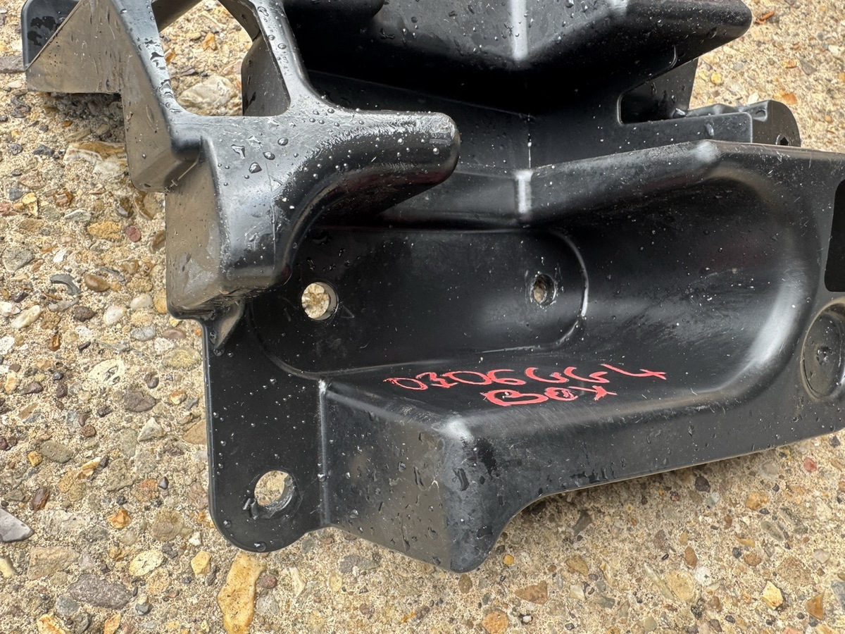 2018 on PEUGEOT 208 Gt 1.2 Petrol Rear Bumper Bracket Left 9823209480