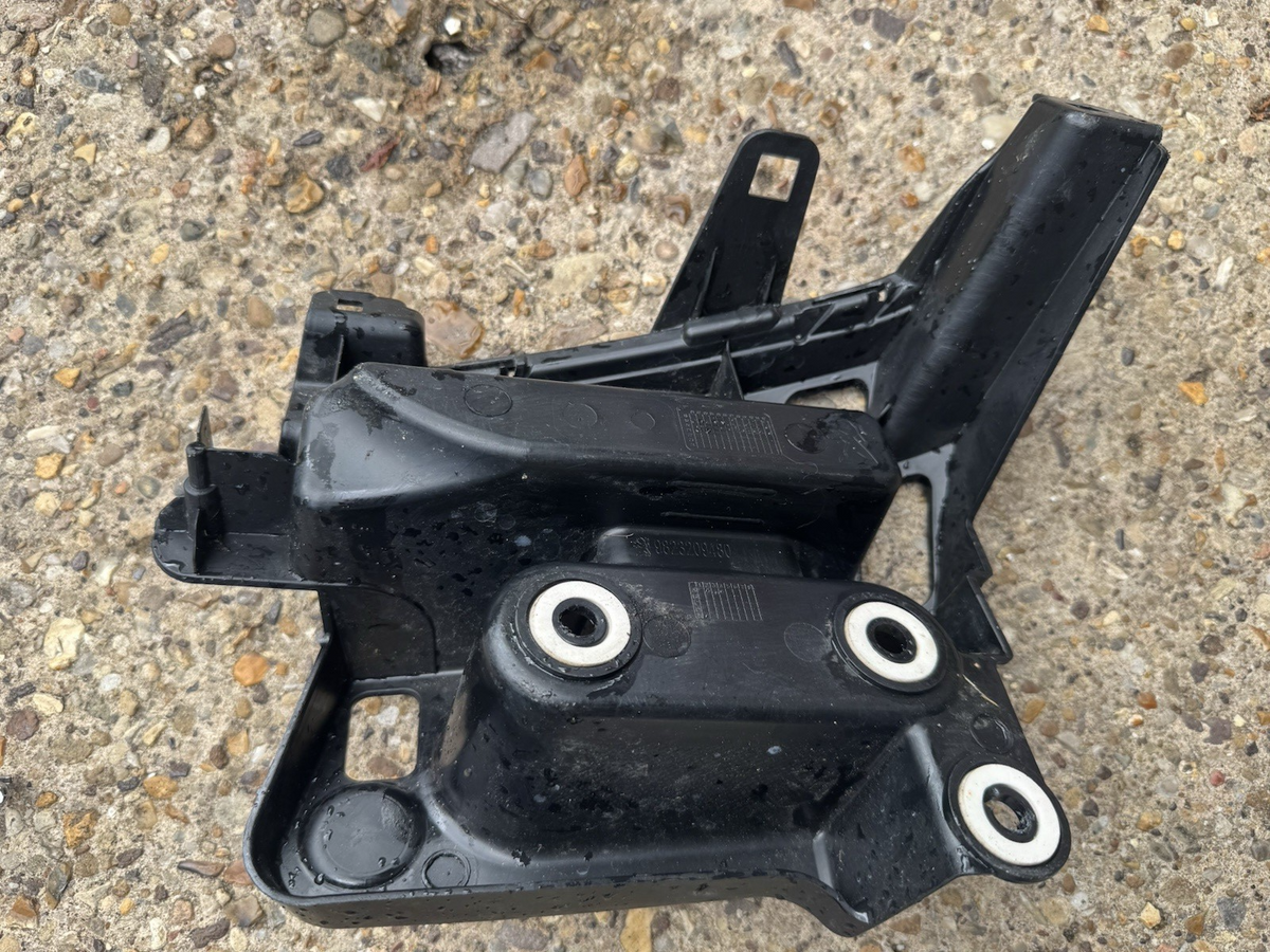 2018 on PEUGEOT 208 Gt 1.2 Petrol Rear Bumper Bracket Left 9823209480