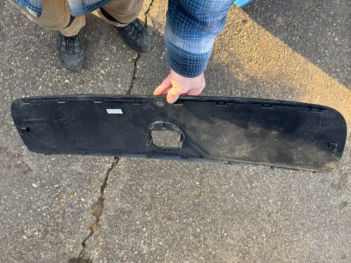 r9d3-r7081-bc jaguar i-pace x590 front shield with cam hole