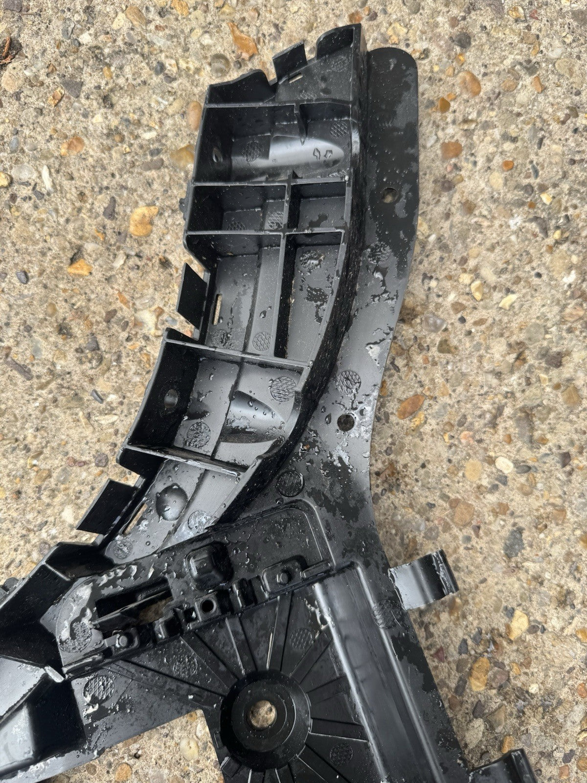 VOLVO XC60 2014 REAR LEFT BUMPER BRACKET MOUNT SUPPORT 31323763