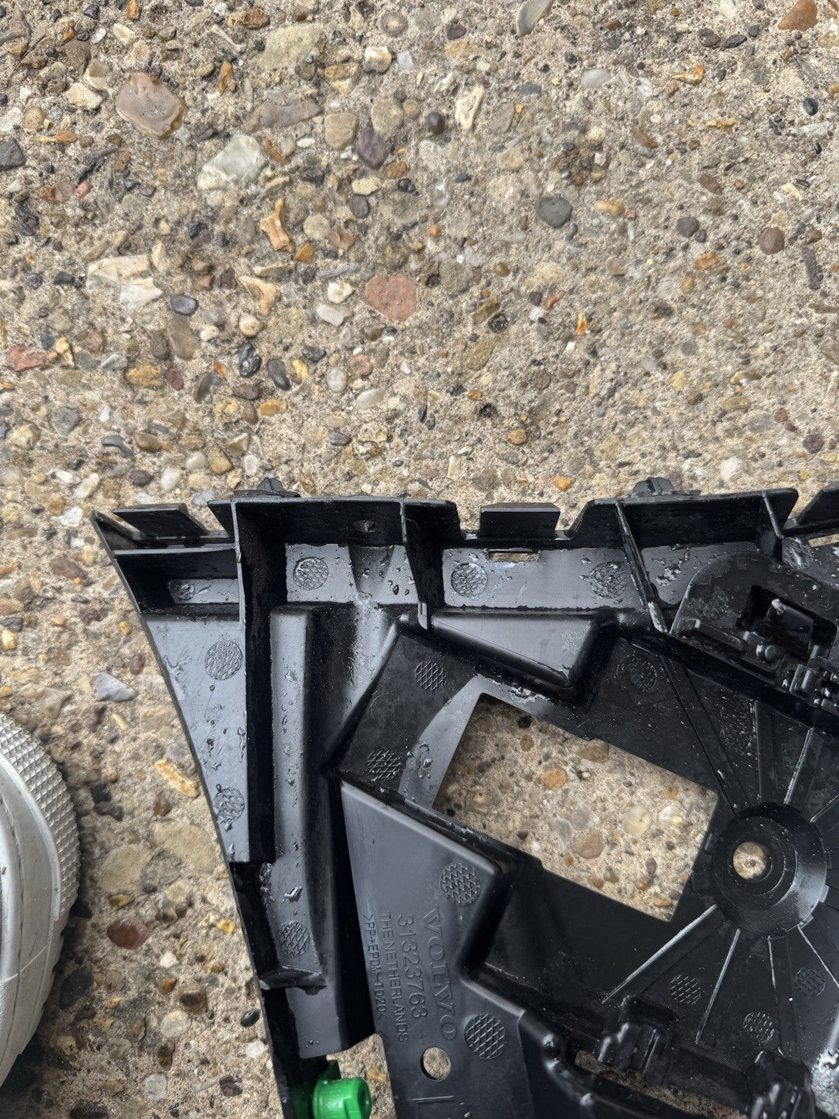 VOLVO XC60 2014 REAR LEFT BUMPER BRACKET MOUNT SUPPORT 31323763