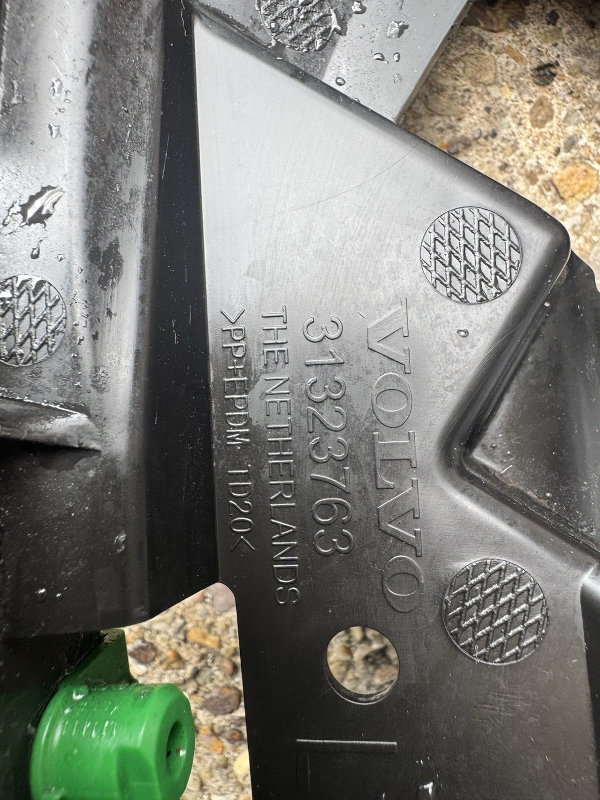 VOLVO XC60 2014 REAR LEFT BUMPER BRACKET MOUNT SUPPORT 31323763