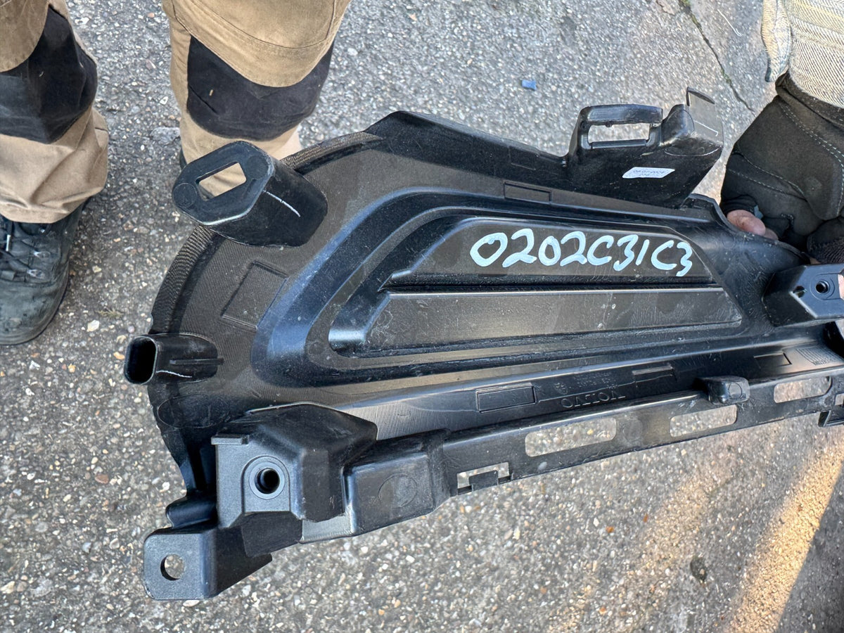 Genuine Volvo XC60 Right Mount Bracket Part Number 31425182 NO FAKE