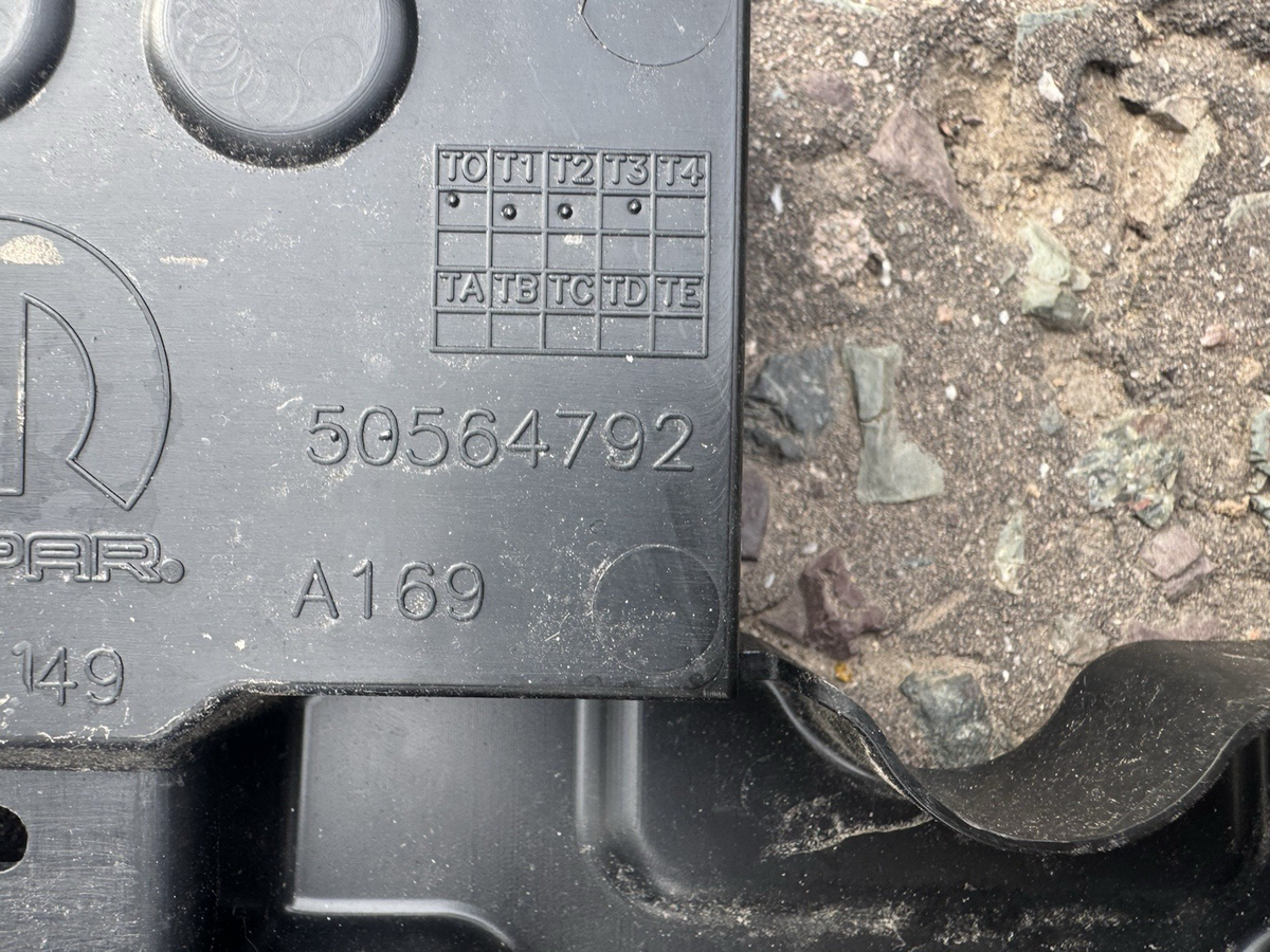 Dodge Hornet 2023 後保桿固定支架 50564792 LBI32284