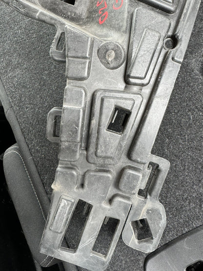 Mount Bracket - Volvo V90 (32227396) LH