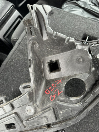 Mount Bracket - Volvo V90 (32227396) LH