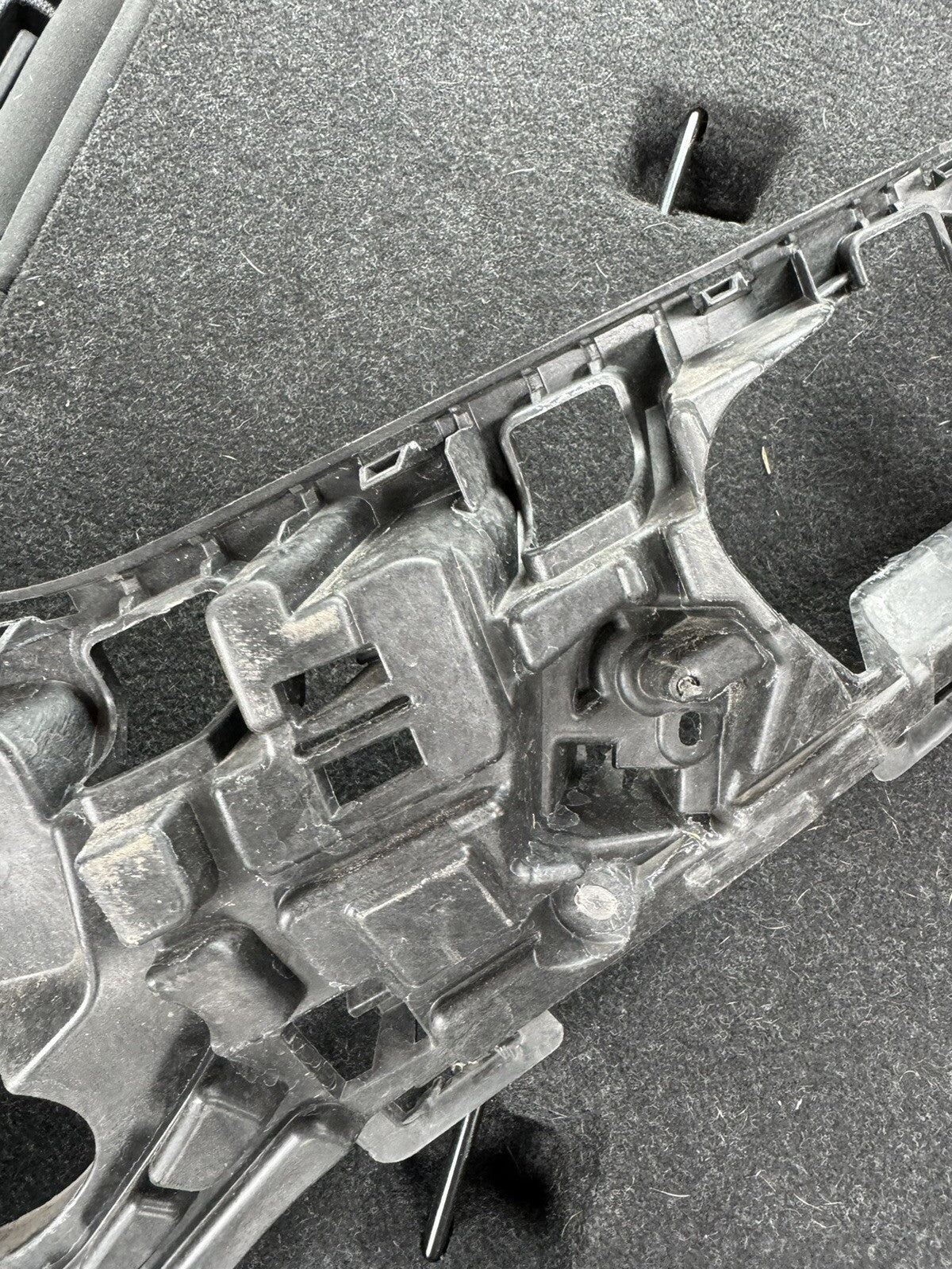 Mount Bracket - Volvo V90 (32227396) LH