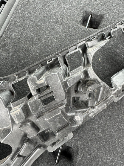 Mount Bracket - Volvo V90 (32227396) LH