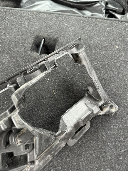 Mount Bracket - Volvo V90 (32227396) LH