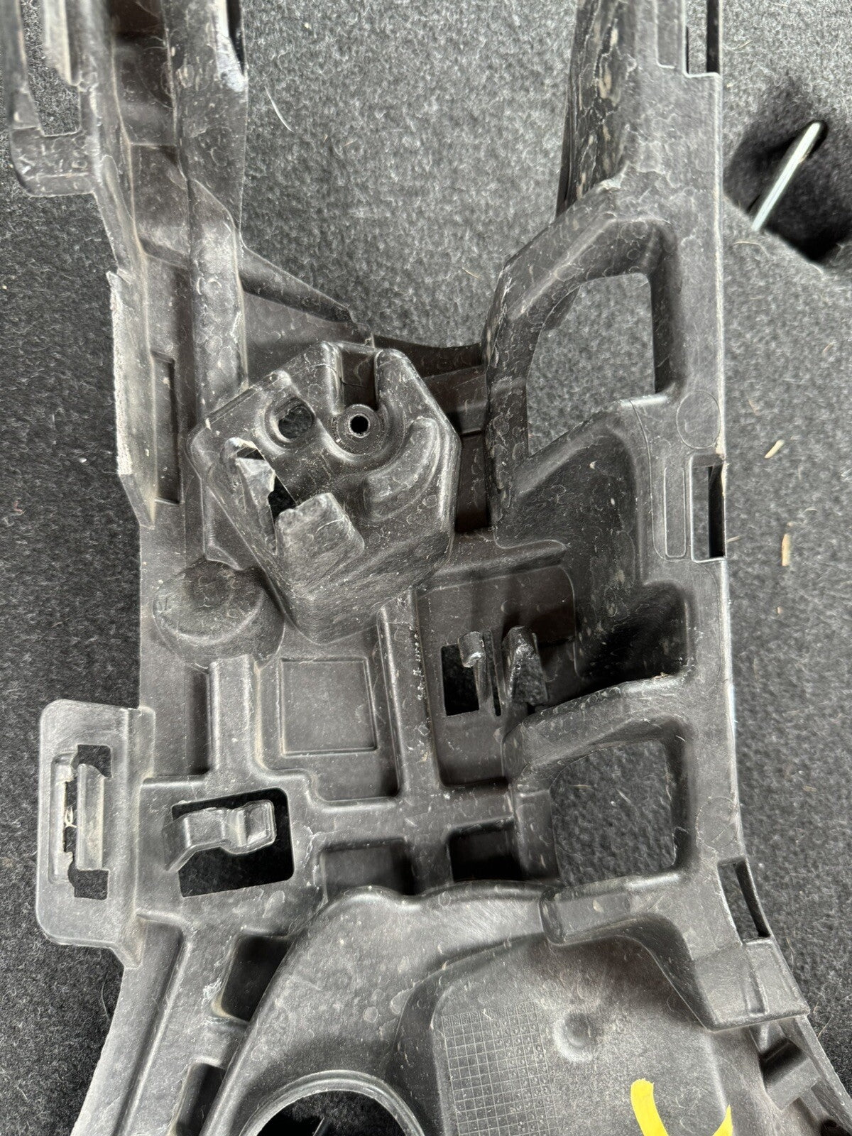 Mount Bracket - Volvo V90 (32227396) LH