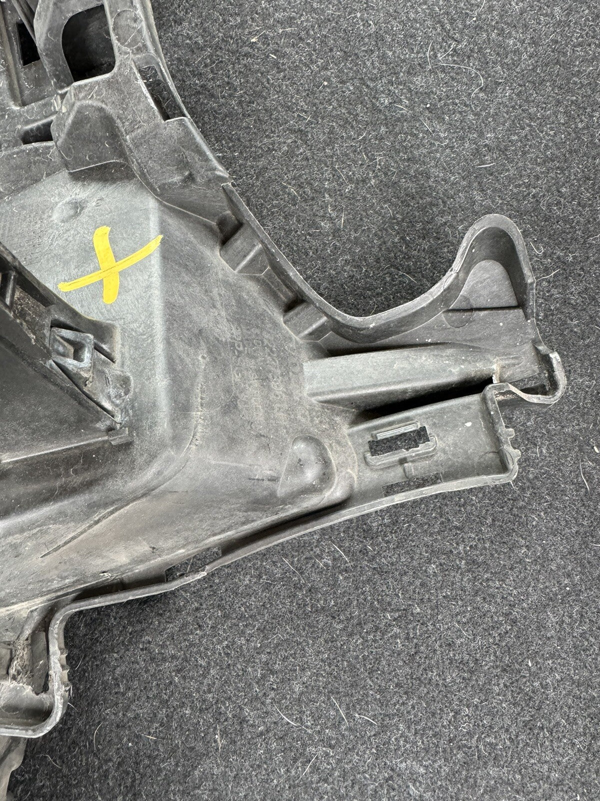 Mount Bracket - Volvo V90 (32227396) LH
