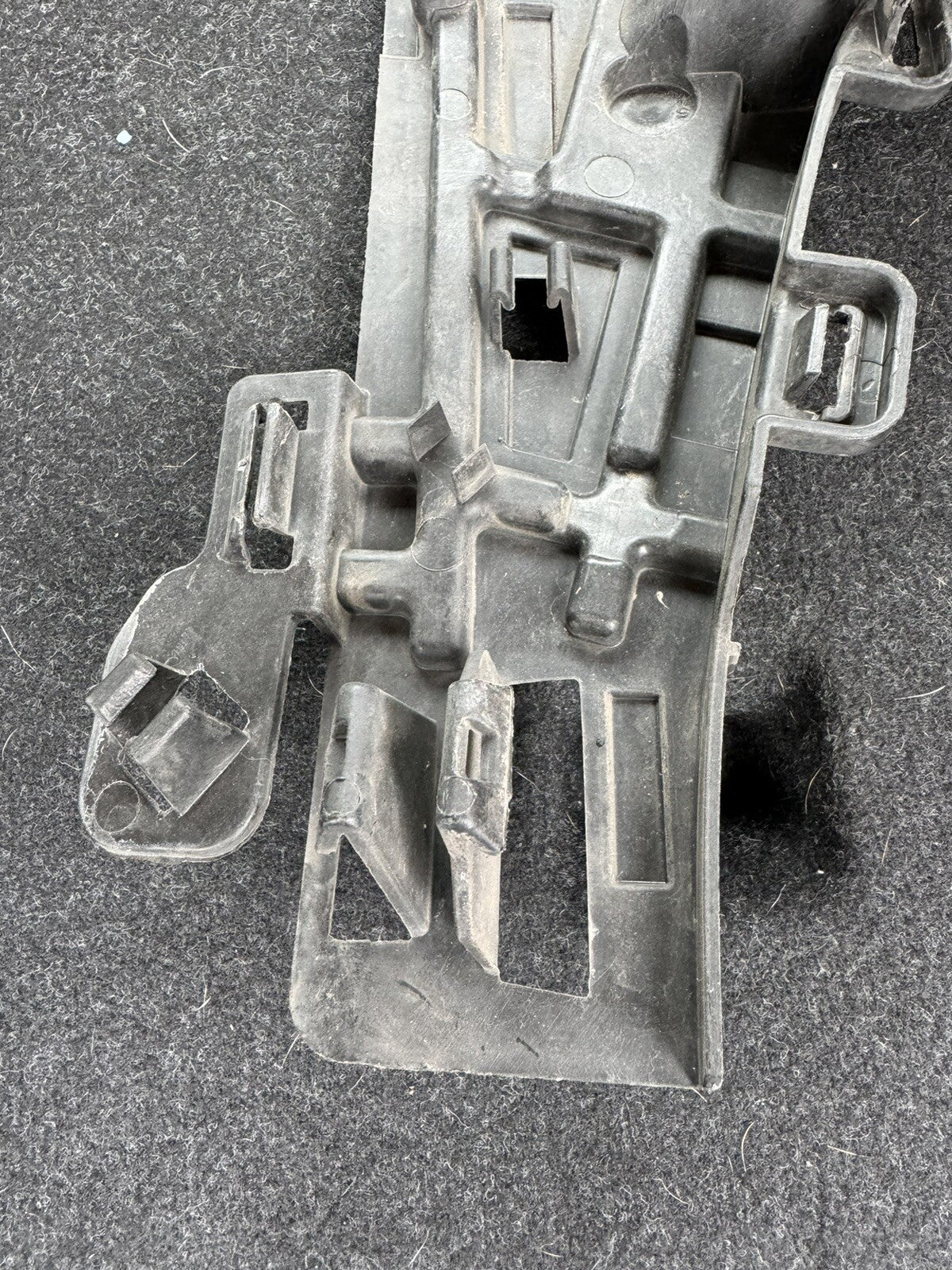 Mount Bracket - Volvo V90 (32227396) LH
