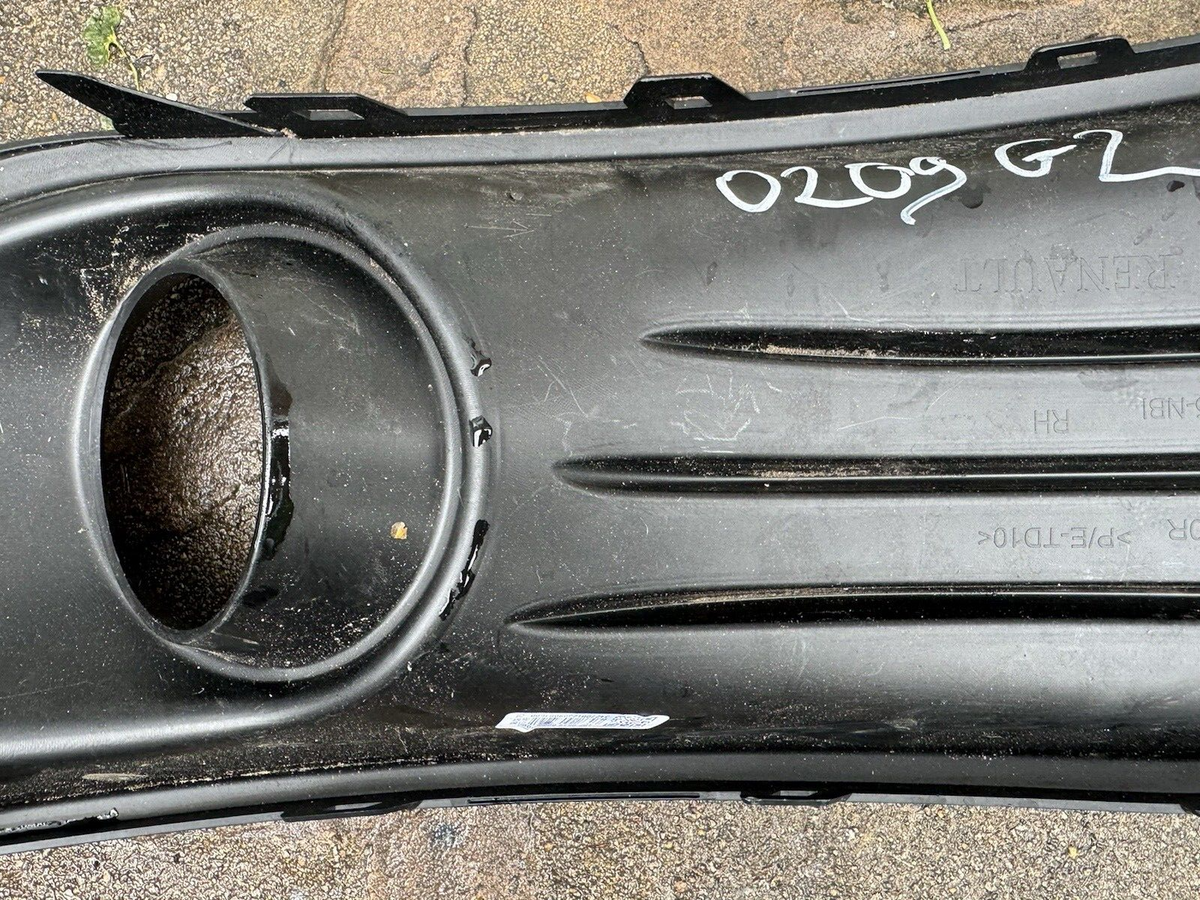 Cover Foglamp Depan Kanan - Renault Megane III 3 STATION WAGON - 263315510R