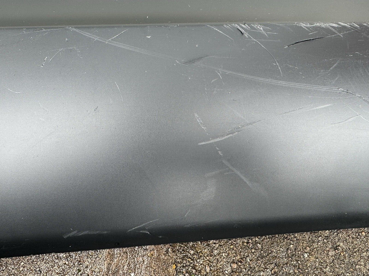 LAND ROVER DISCOVERY 5 L462 TRIM MOULDING BAWAH PINTU BELAKANG KIRI HY32274A49A