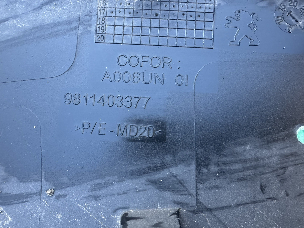 PEUGEOT 308 II 前右車門飾條 9811404077 1.20 汽油 60kw 32970708