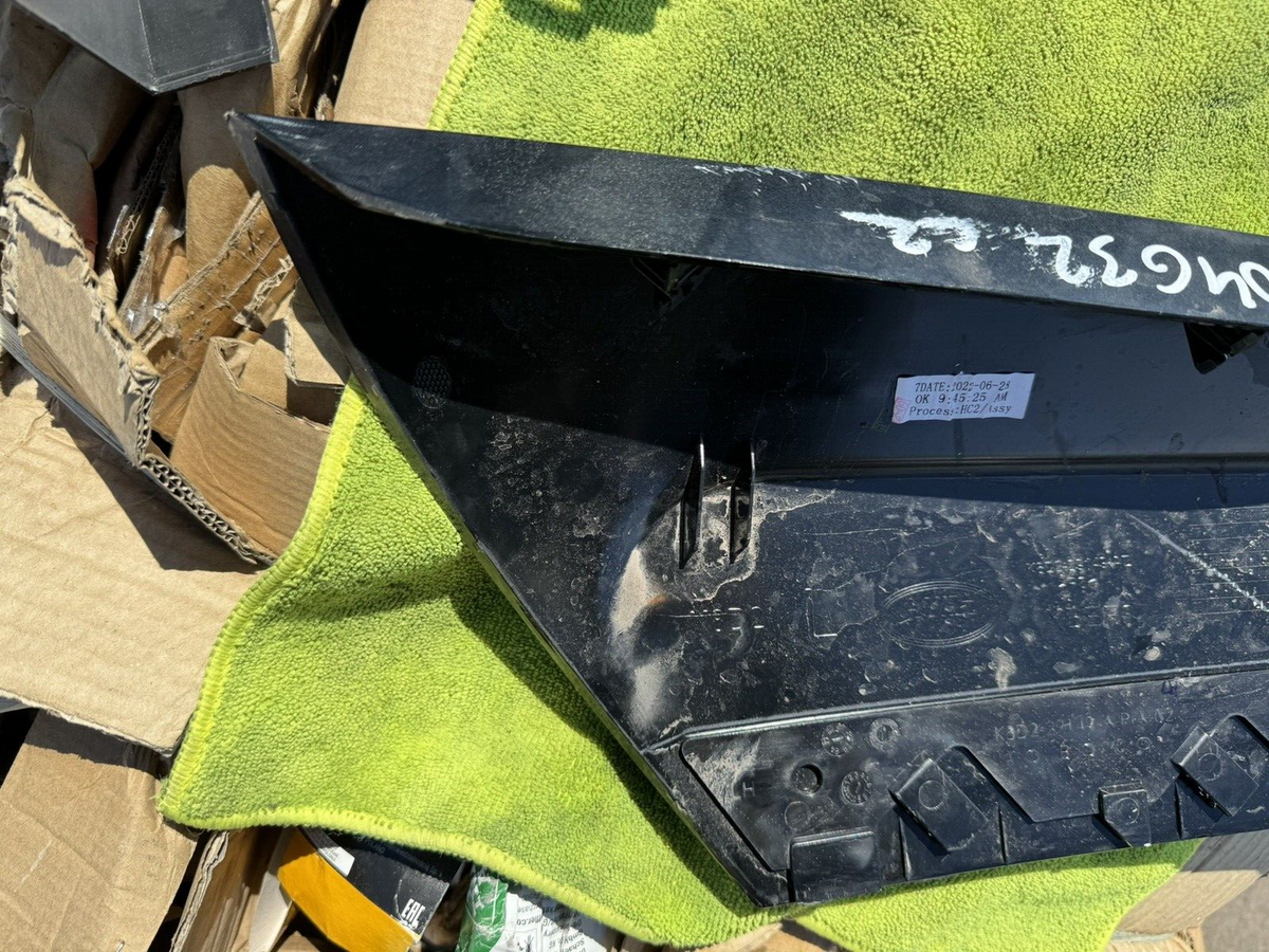 OEM RANGE ROVER EVOQUE L551 LIST HITAM PILAR D BELAKANG KIRI 2018 ke atas K8D229149AD
