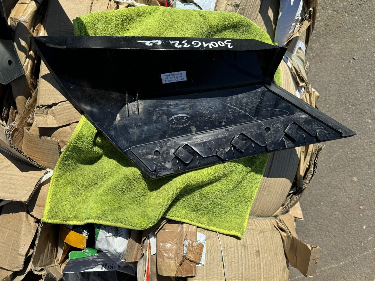OEM RANGE ROVER EVOQUE L551 LIST HITAM PILAR D BELAKANG KIRI 2018 ke atas K8D229149AD