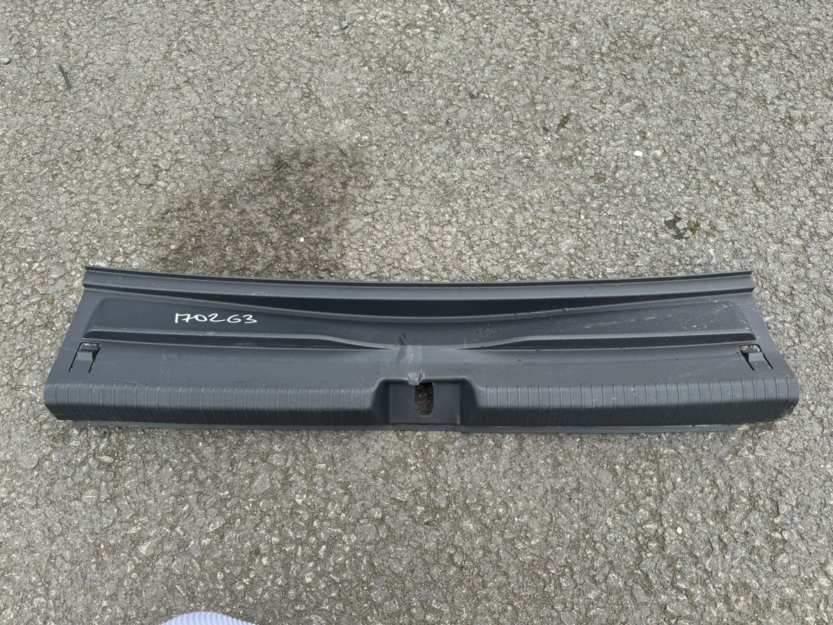 ฝาครอบกลอนล็อคฝาท้าย VW GOLF VIII MK8 21 ขึ้นไป แท้ 5H6863459B