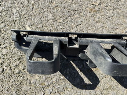18-21 Breket Bumper Tengah Belakang Hatchback Ford Focus Mk4 5DR ~ JX7B-17B861