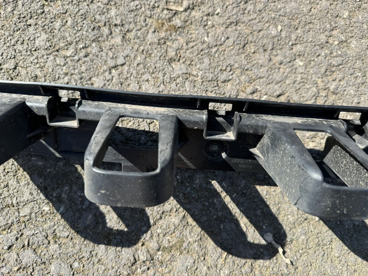 18-21 Breket Bumper Tengah Belakang Hatchback Ford Focus Mk4 5DR ~ JX7B-17B861