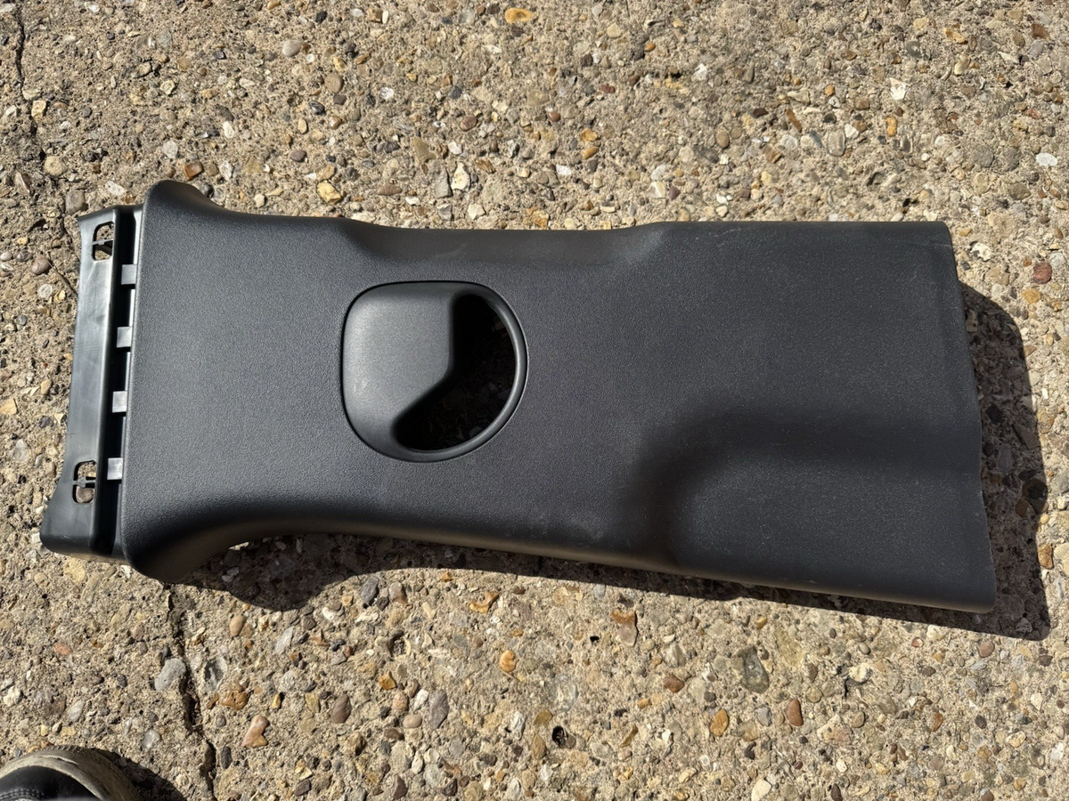 LAND ROVER DEFENDER II L663 RIGHT PILLAR TRIM COVER L8B2-24396-A
