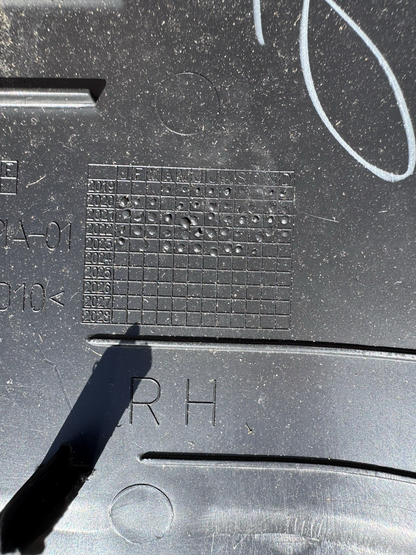 LAND ROVER DEFENDER II L663 RIGHT PILLAR TRIM COVER L8B2-24396-A