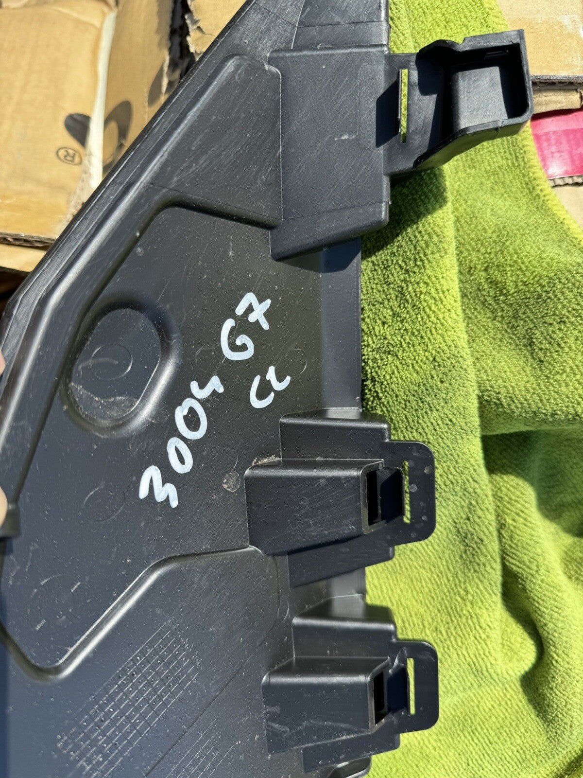 14-18 BMW X5 右側前葉子板內鐵支架 51117337092