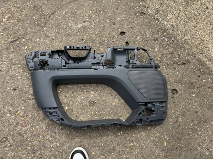 Doortrim Pintu Depan Sisi Kiri Land Rover Defender L663 L8B2-240A29-AJ