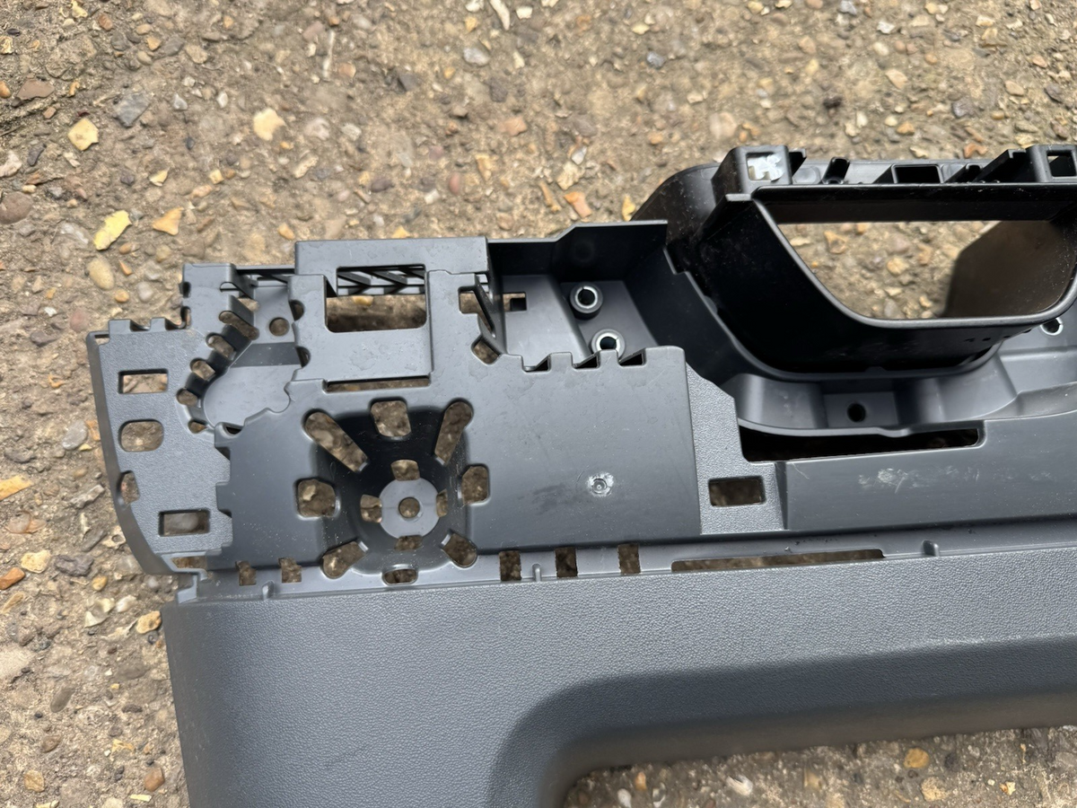 Doortrim Pintu Depan Sisi Kiri Land Rover Defender L663 L8B2-240A29-AJ