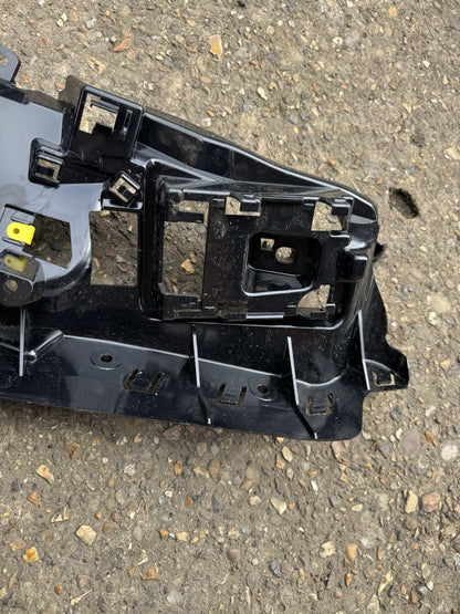 Range Rover L460 Rear bumper right bracket M8E2-17A881-AB