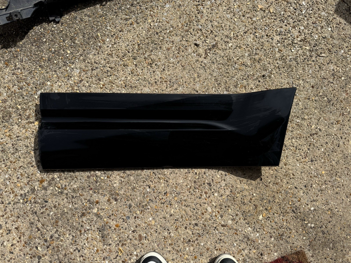 2025 Land Rover Defender 110 Rear Left Side Door Moulding L8B2-274A49-C Genuine