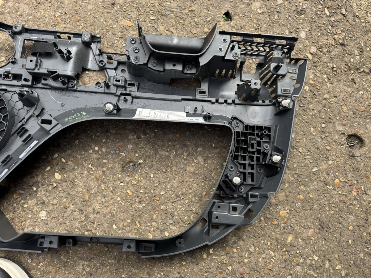 Doortrim Pintu Depan Sisi Kiri Land Rover Defender L663 L8B2-240A29-AJ