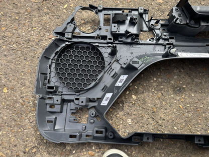 Doortrim Pintu Depan Sisi Kiri Land Rover Defender L663 L8B2-240A29-AJ