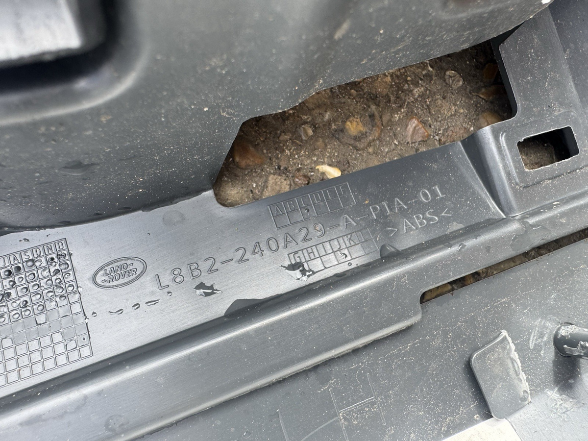 Doortrim Pintu Depan Sisi Kiri Land Rover Defender L663 L8B2-240A29-AJ