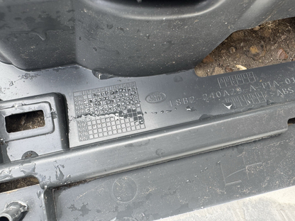 Doortrim Pintu Depan Sisi Kiri Land Rover Defender L663 L8B2-240A29-AJ