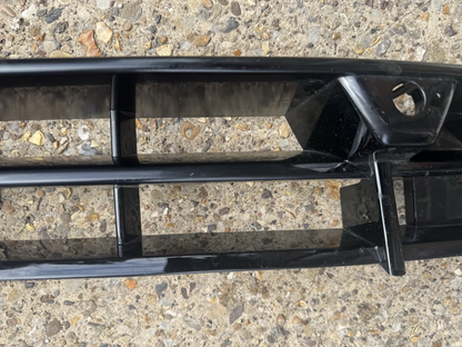 DAMAGED ! VOLVO V90 R-DESIGN FRONT BUMPER LOWER GRILLE 2020-ON 32227395
